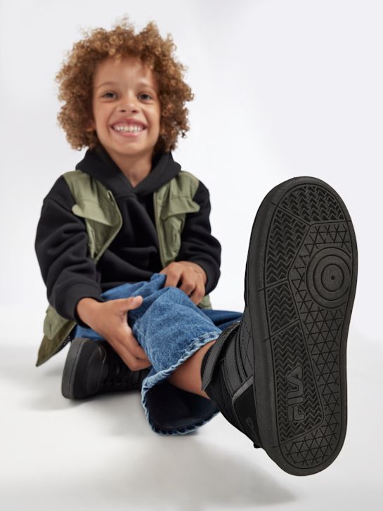 la fila superior de entrenador negro deichmann