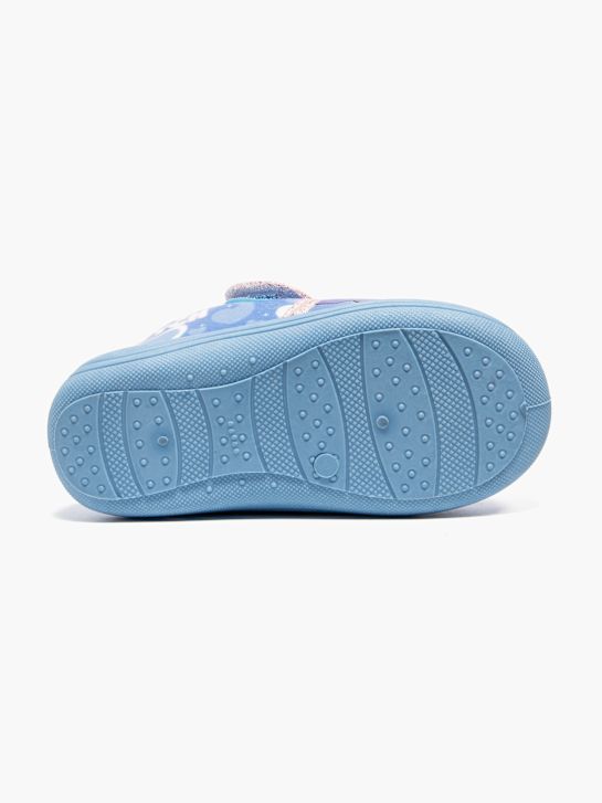 puntada de cerrado en la parte posterior zapatilla azul deichmann