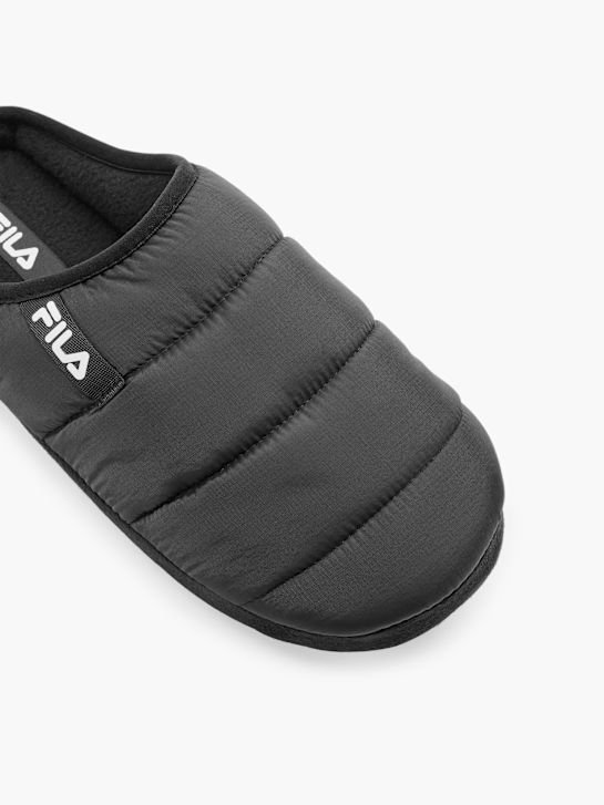 la fila de la casa de zapatillas negro deichmann