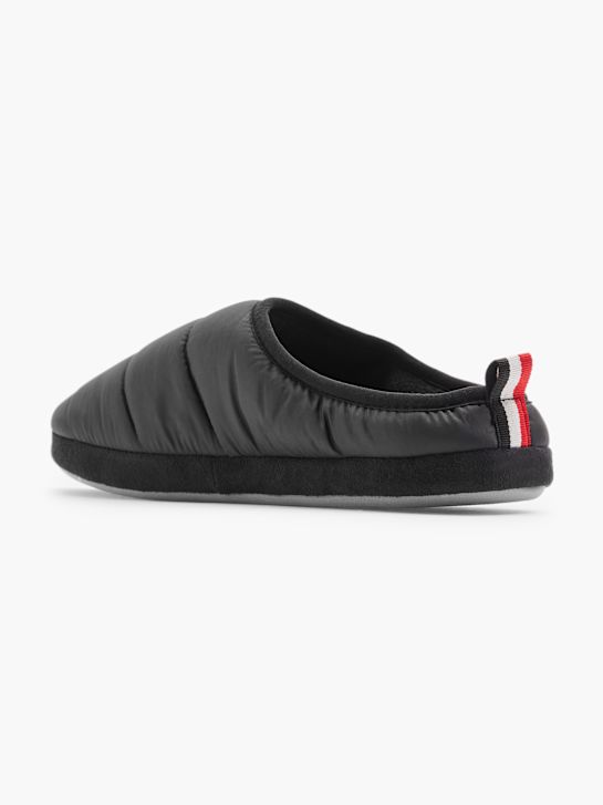 la fila de la casa de zapatillas negro deichmann