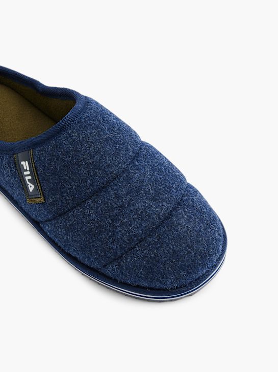 la fila de la casa de zapatillas azul deichmann