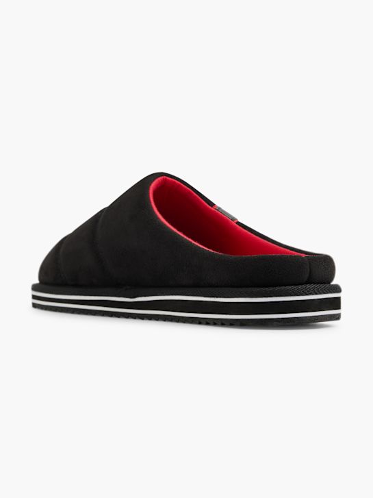 la fila de la casa de zapatillas negro deichmann