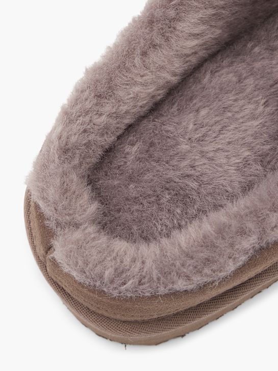 banco de la casa de zapatillas marrón deichmann