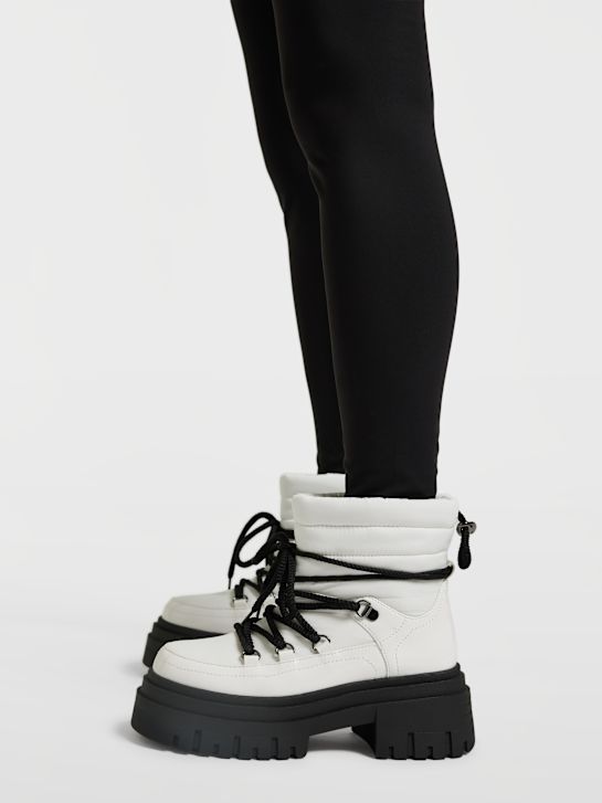 pasarela de cordones de arranque blanco deichmann
