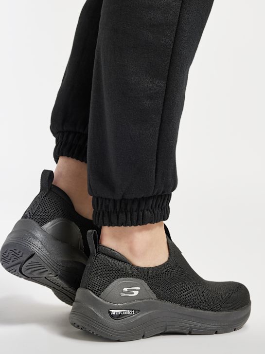 skechers arco comodidad slip-on entrenador negro deichmann
